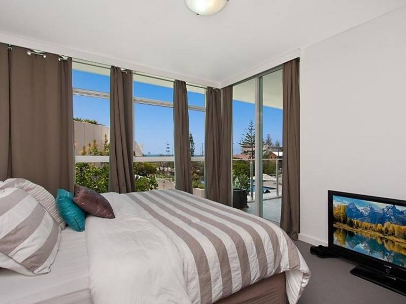 002/2 Creek Street, Kirra QLD 4225