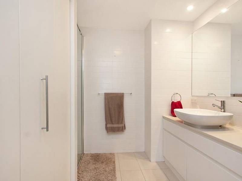 002/2 Creek Street, Kirra QLD 4225