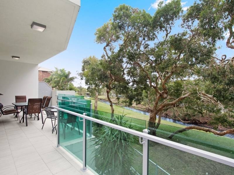 2/9 South Street, Kirra QLD 4225