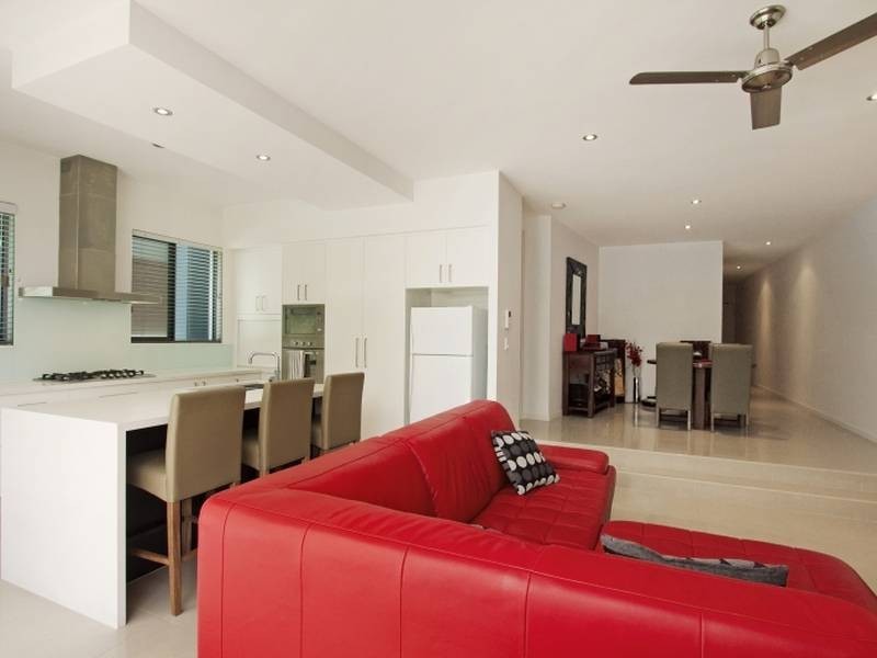 2/9 South Street, Kirra QLD 4225