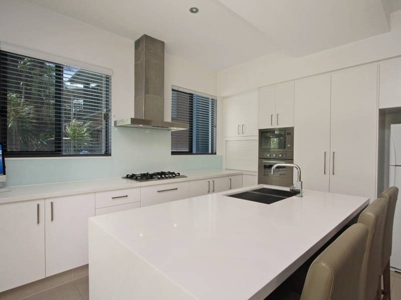 2/9 South Street, Kirra QLD 4225
