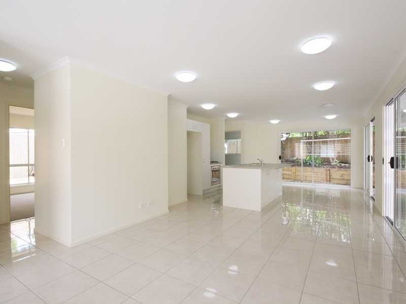 30 Karawatha Drive, Mountain Creek QLD 4557