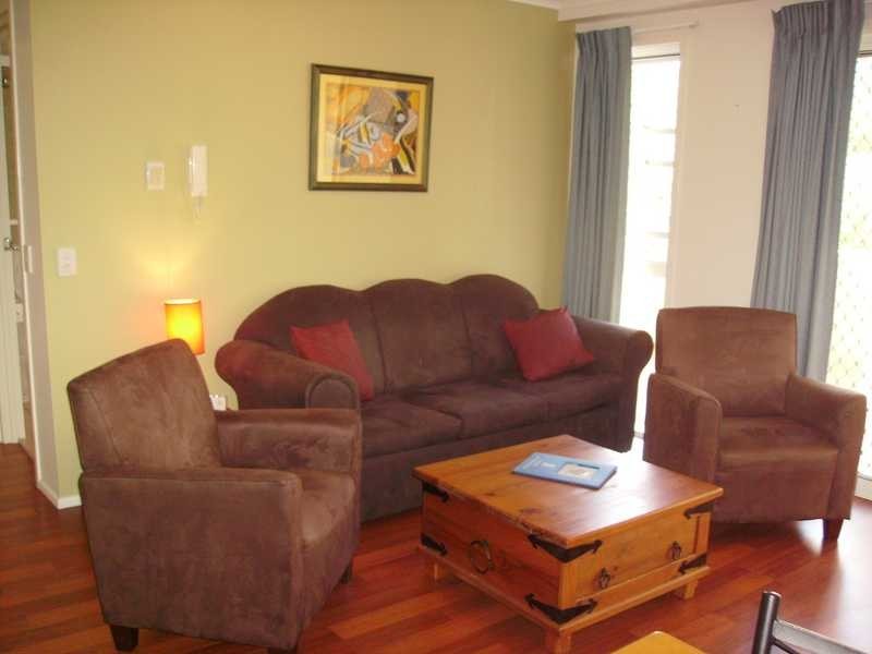 Unit/4/16 Djerral Avenue, Burleigh Heads QLD 4220