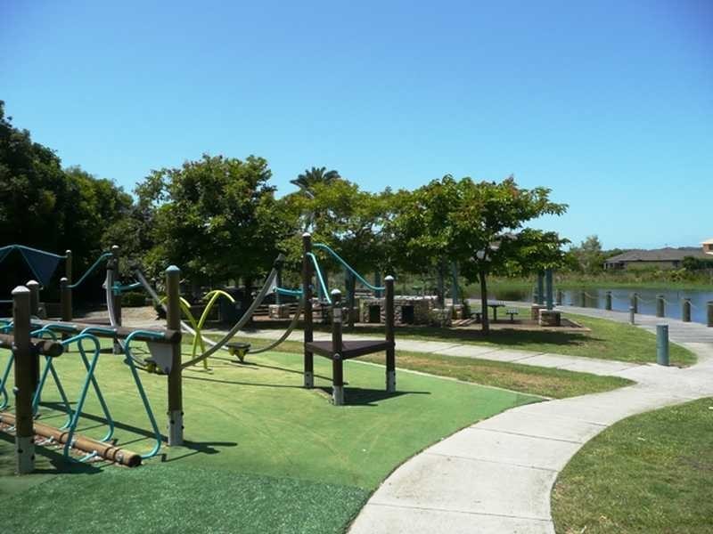 32 Royal Woods Drive, Robina QLD 4226