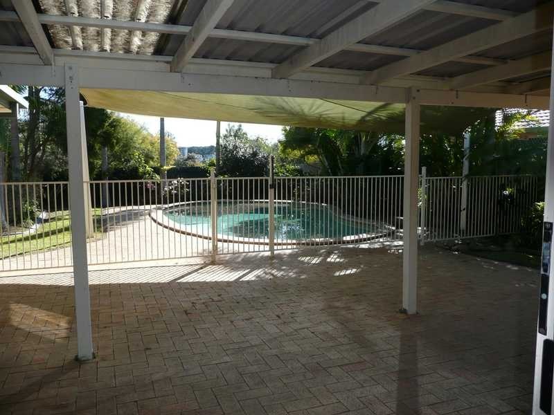 86 Cassowary Drive, Burleigh Waters QLD 4220