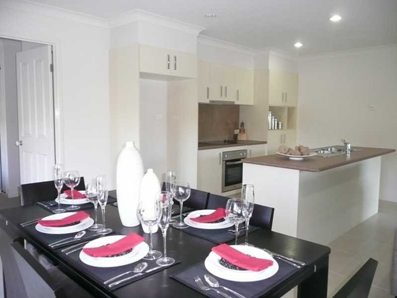 2/2 Stoneleigh Way, Holmview QLD 4207