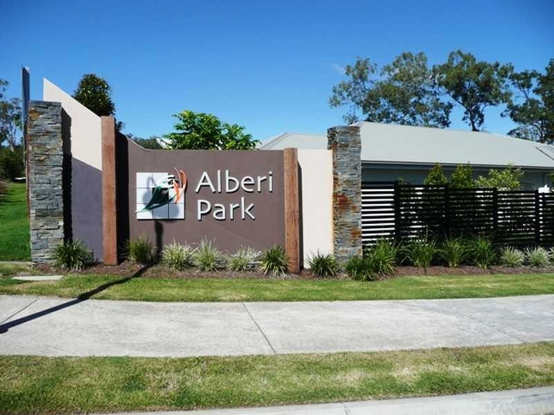 2/2 Stoneleigh Way, Holmview QLD 4207