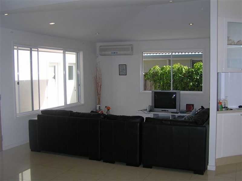 9 Elgin Crescent, Sorrento QLD 4217