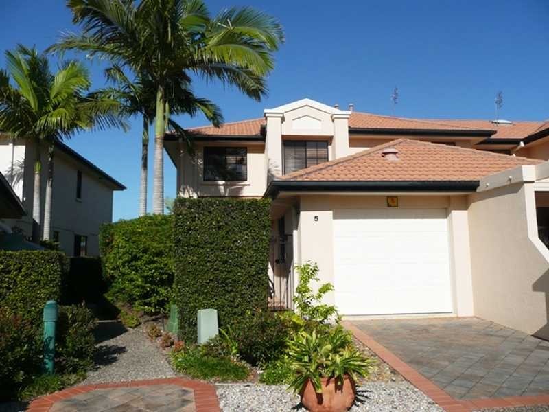 5/2 Beachcomber Court, Burleigh Waters QLD 4220