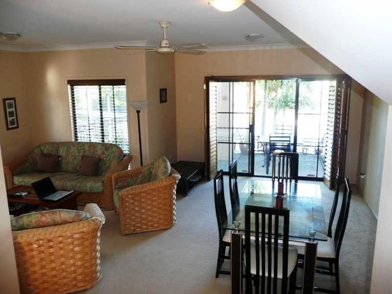 5/2 Beachcomber Court, Burleigh Waters QLD 4220