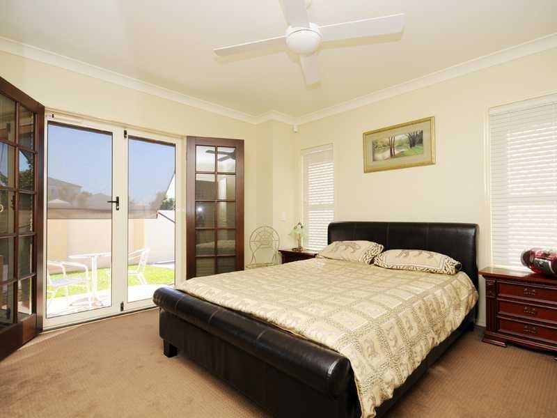 159 Dunlin Drive, Burleigh Waters QLD 4220