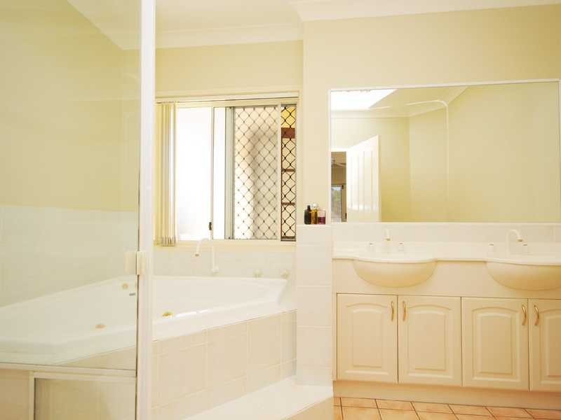 159 Dunlin Drive, Burleigh Waters QLD 4220