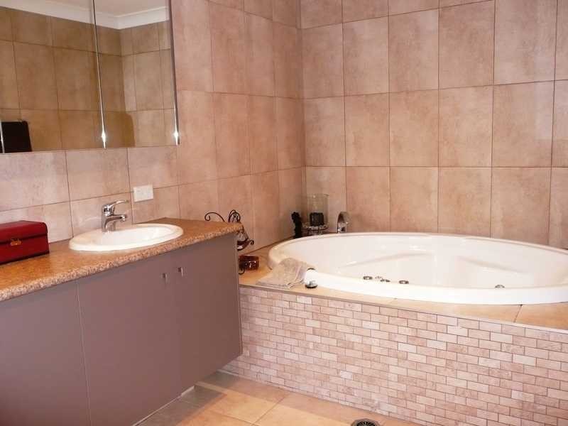 6 Menton Avenue, Varsity Lakes QLD 4227