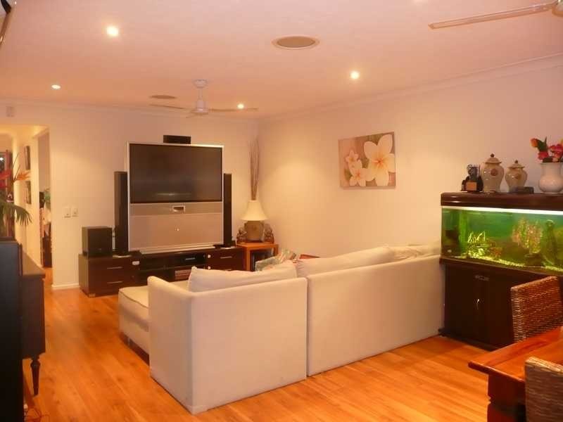 2/67 Treeview Drive, Burleigh Waters QLD 4220