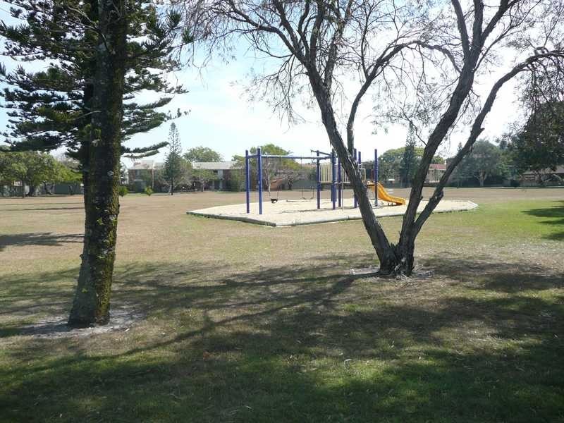 4/8 Angie Court, Mermaid Waters QLD 4218