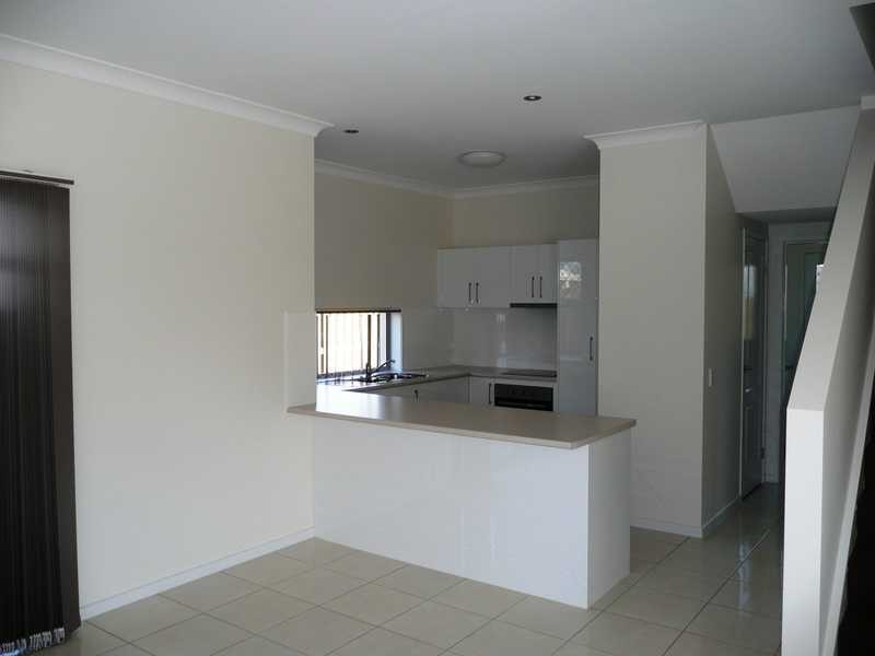 1/8 Rebecca Circuit, Eagleby QLD 4207
