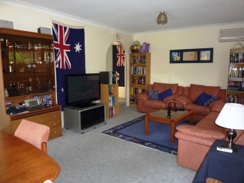 1/4 Hillstar Avenue, Burleigh Waters QLD 4220