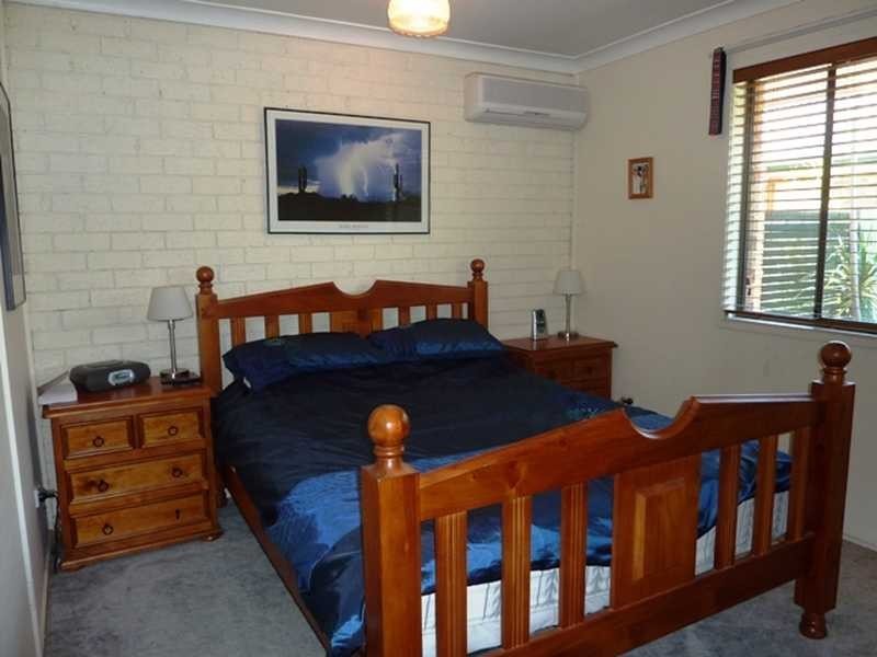 1/4 Hillstar Avenue, Burleigh Waters QLD 4220