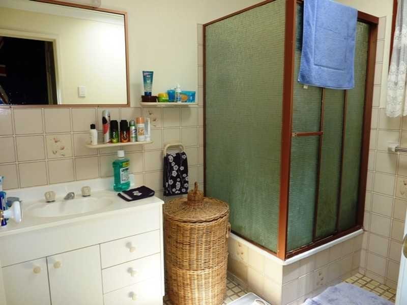 1/4 Hillstar Avenue, Burleigh Waters QLD 4220