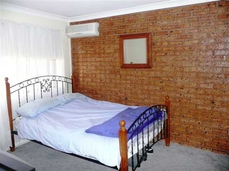 1/4 Hillstar Avenue, Burleigh Waters QLD 4220