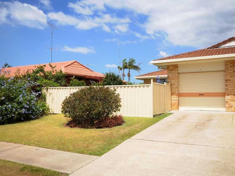 1/4 Wagtail Court, Burleigh Waters QLD 4220