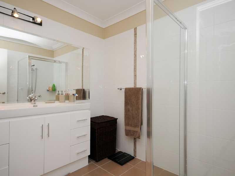 1/4 Wagtail Court, Burleigh Waters QLD 4220