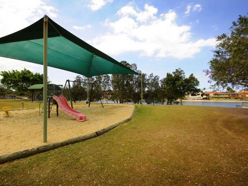 1/4 Wagtail Court, Burleigh Waters QLD 4220
