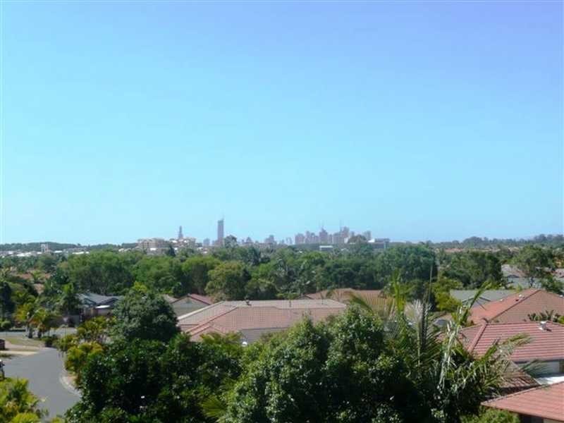 25 Gainsborough Drive, Varsity Lakes QLD 4227