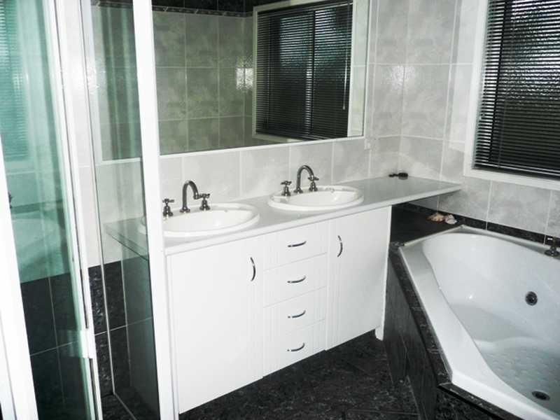 25 Gainsborough Drive, Varsity Lakes QLD 4227