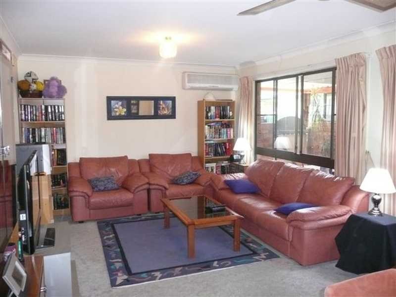 1/4 Hillstar Avenue, Burleigh Waters QLD 4220