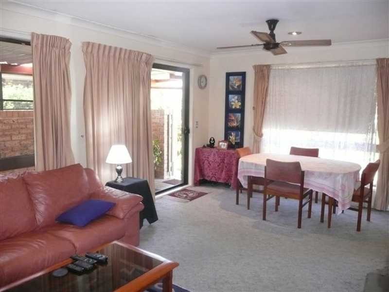 1/4 Hillstar Avenue, Burleigh Waters QLD 4220