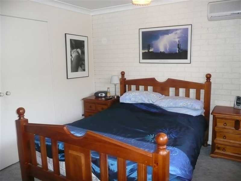 1/4 Hillstar Avenue, Burleigh Waters QLD 4220