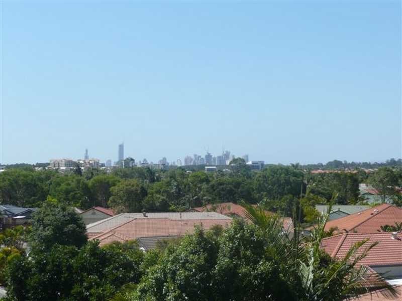 25 Gainsborough Drive, Varsity Lakes QLD 4227