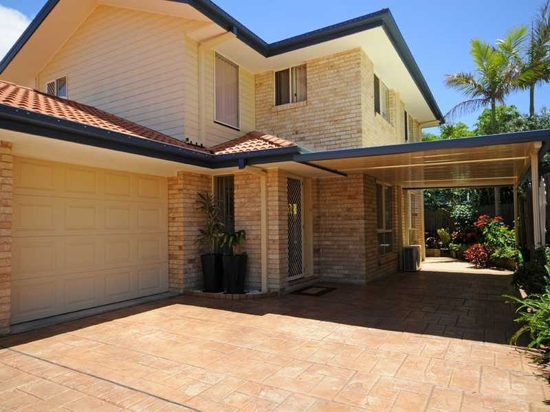 2/17 Deodar Drive, Burleigh Heads QLD 4220