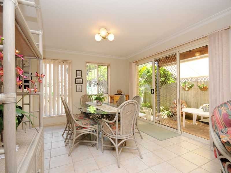 2/17 Deodar Drive, Burleigh Heads QLD 4220