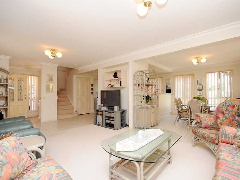 2/17 Deodar Drive, Burleigh Heads QLD 4220