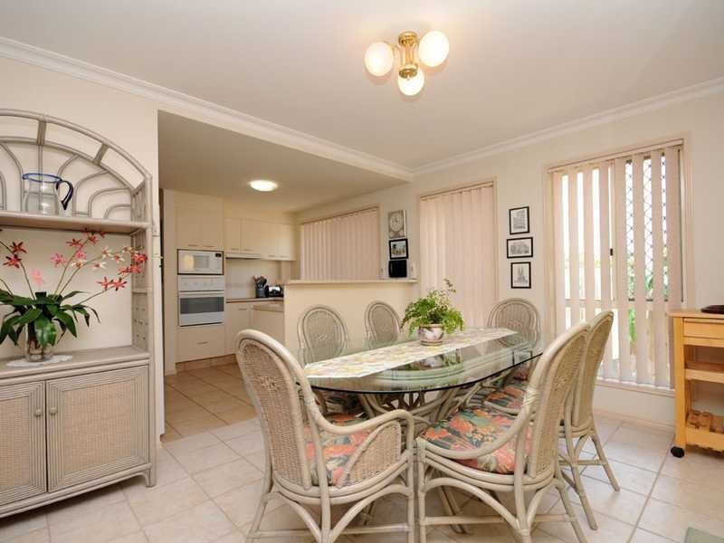 2/17 Deodar Drive, Burleigh Heads QLD 4220