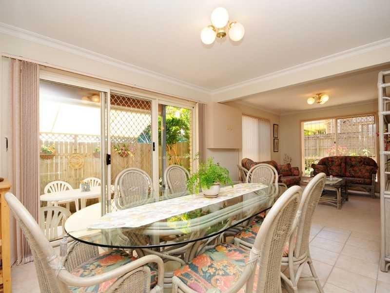 2/17 Deodar Drive, Burleigh Heads QLD 4220