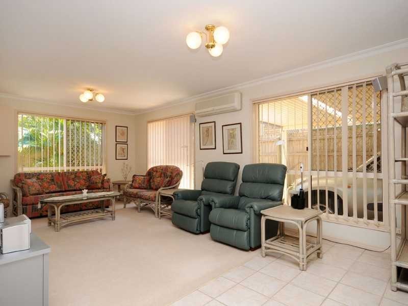 2/17 Deodar Drive, Burleigh Heads QLD 4220