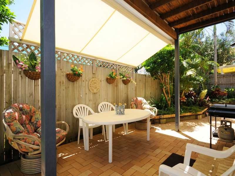 2/17 Deodar Drive, Burleigh Heads QLD 4220