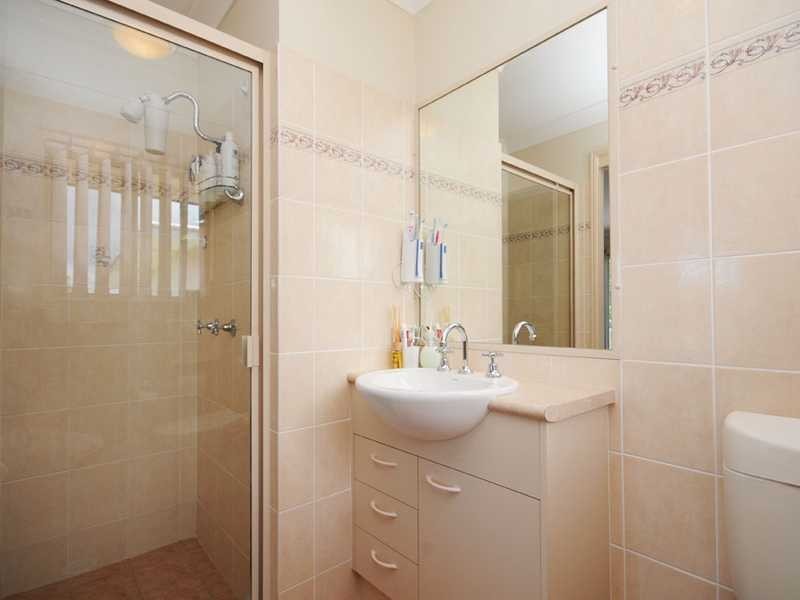 2/17 Deodar Drive, Burleigh Heads QLD 4220