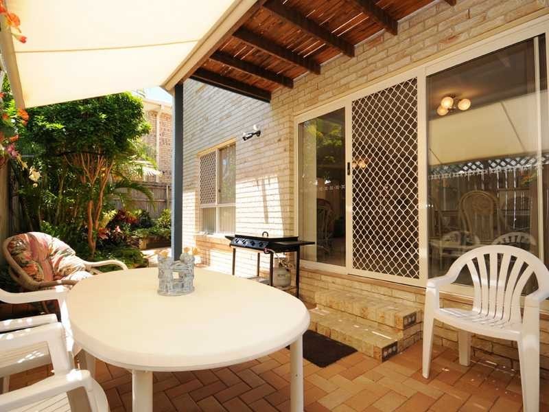 2/17 Deodar Drive, Burleigh Heads QLD 4220