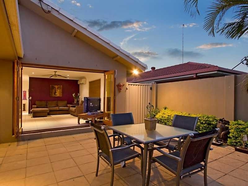 26 Aruma Avenue, Burleigh Waters QLD 4220