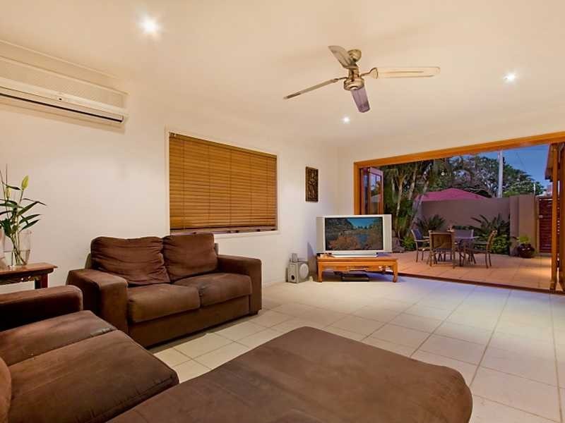 26 Aruma Avenue, Burleigh Waters QLD 4220