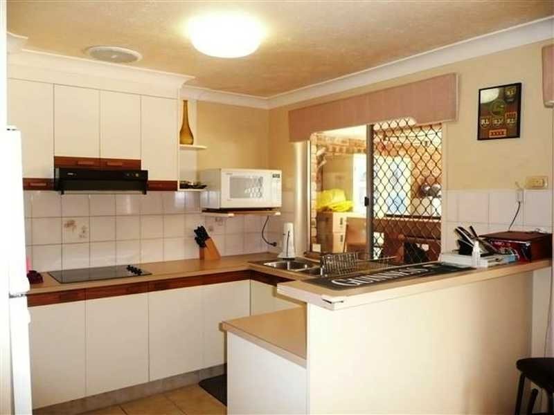 2/89 Treeview Drive, Burleigh Waters QLD 4220