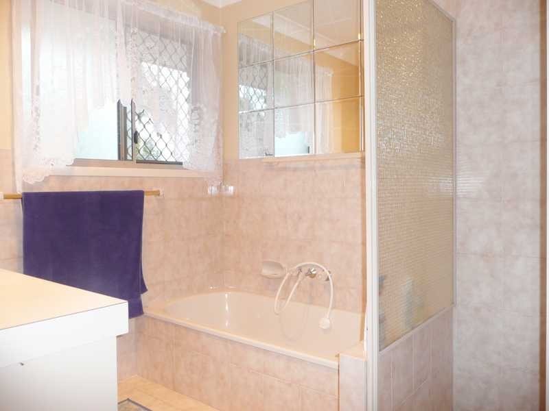 2/89 Treeview Drive, Burleigh Waters QLD 4220