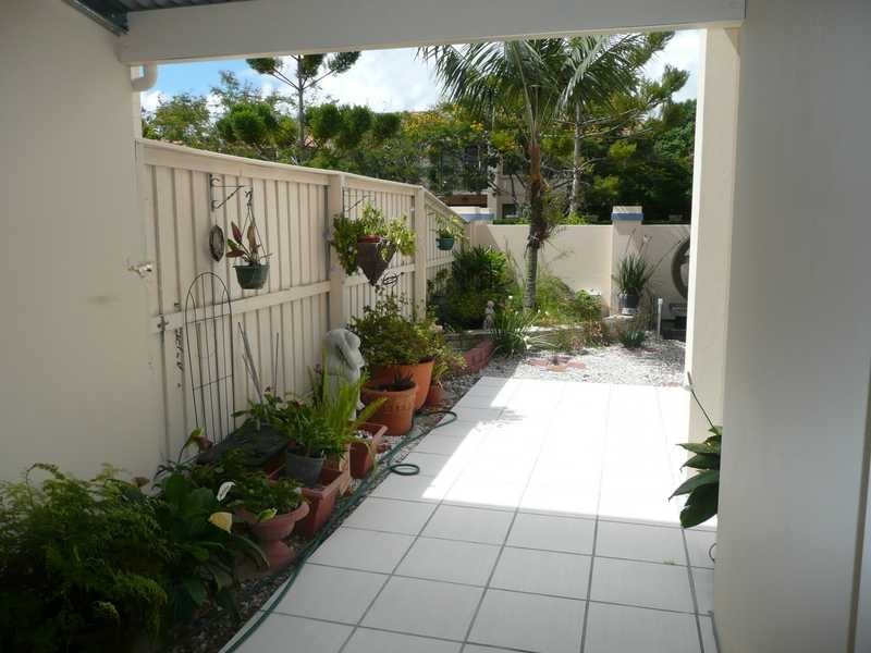 15/11 Beachcomber Court, Burleigh Waters QLD 4220