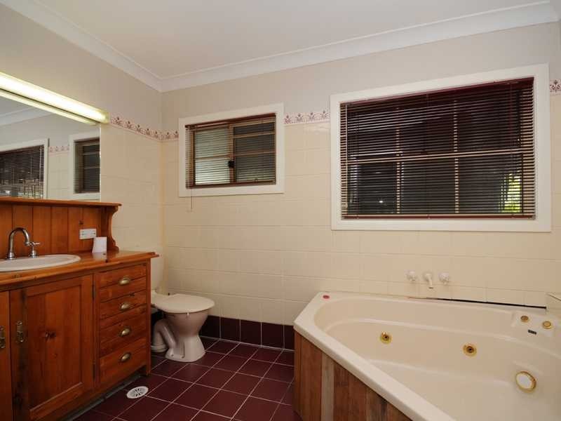 15 Mattocks Road, Burleigh Waters QLD 4220