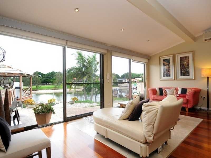 15 Andrew Avenue, Broadbeach Waters QLD 4218