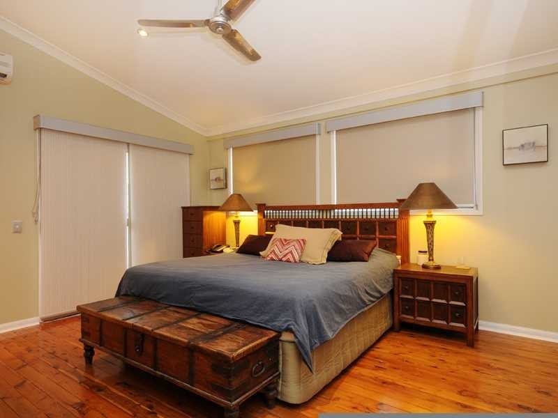 15 Andrew Avenue, Broadbeach Waters QLD 4218